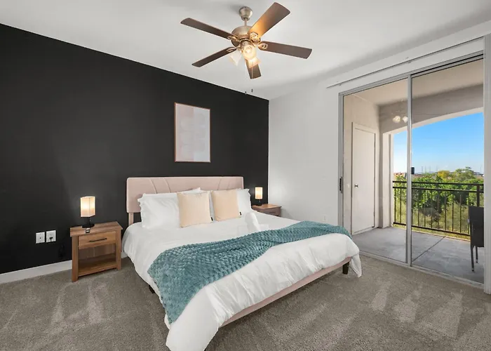 Desert Luxe Retreat W Pools Patio & Ev Parking Appartement *