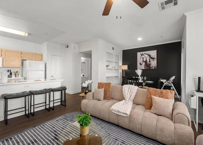 Desert Luxe Retreat W Pools Patio & Ev Parking