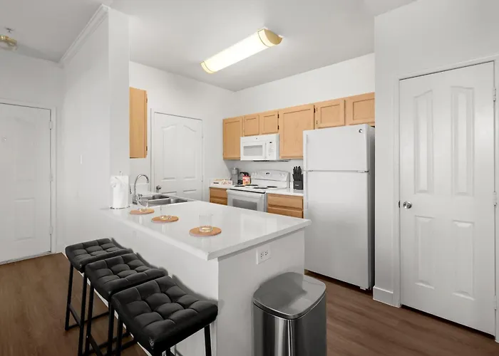 Desert Luxe Retreat W Pools Patio & Ev Parking * Scottsdale